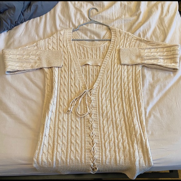 Beautiful Braid Pattern Open-Back Sweater - Picture 2 of 2